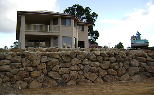 Boulder rock wall construction completed by Gold Coast Rock Walls